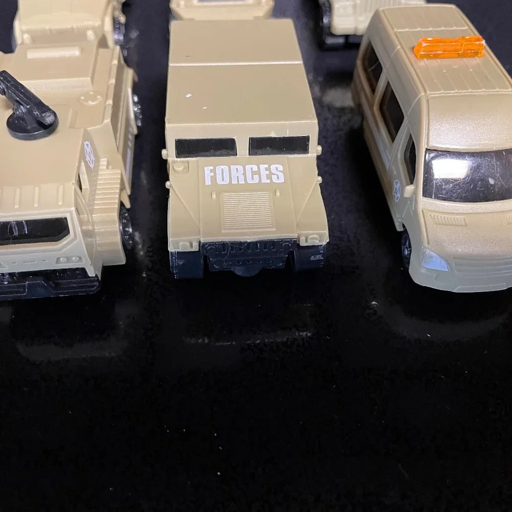 Bundle of 6 Military vehicles